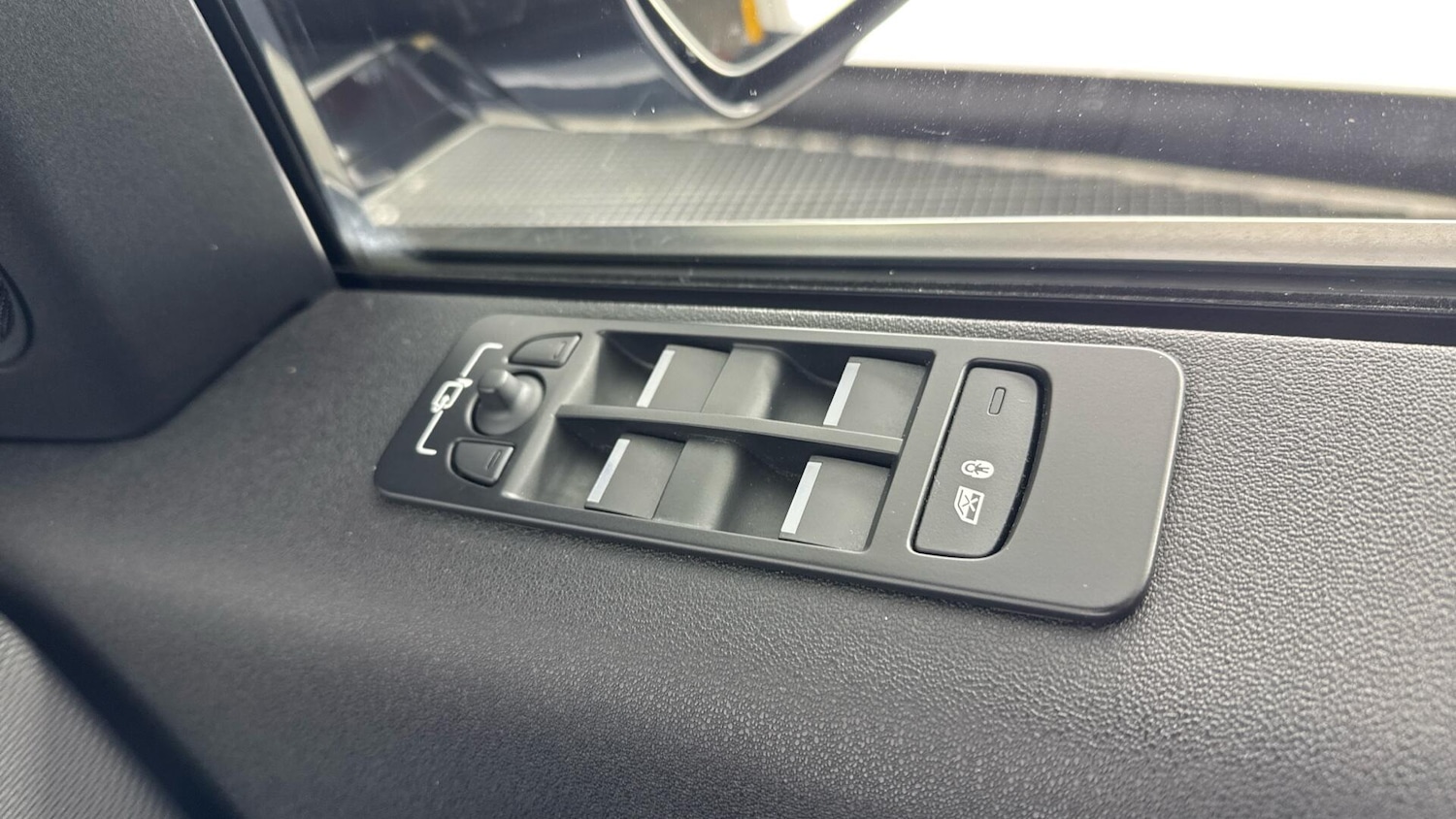 Used Land Rover Discovery Sport for sale - 77853689: Photo 24