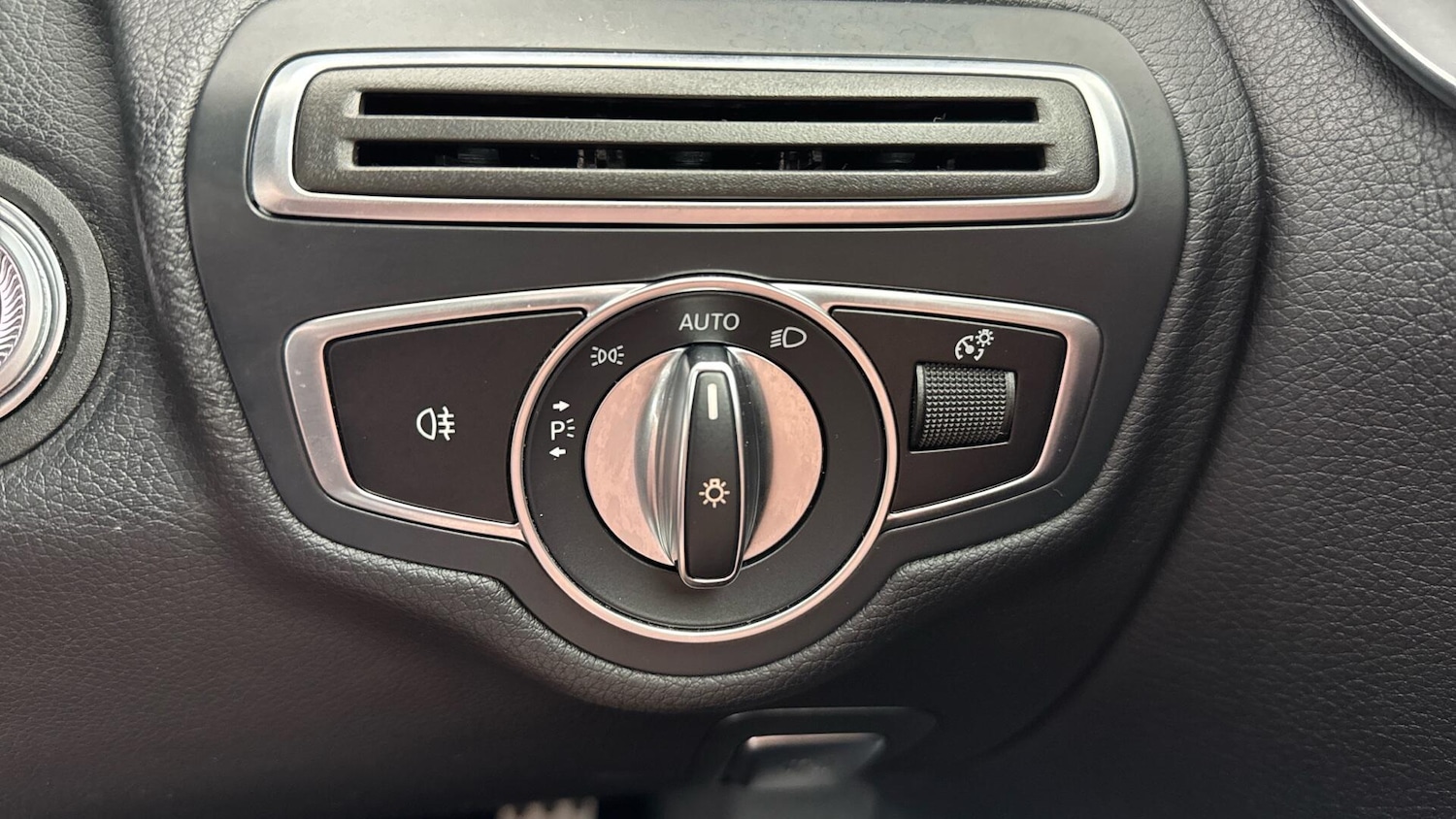 Used Mercedes-Benz C Class 2019 for sale - 77993862: Photo 24