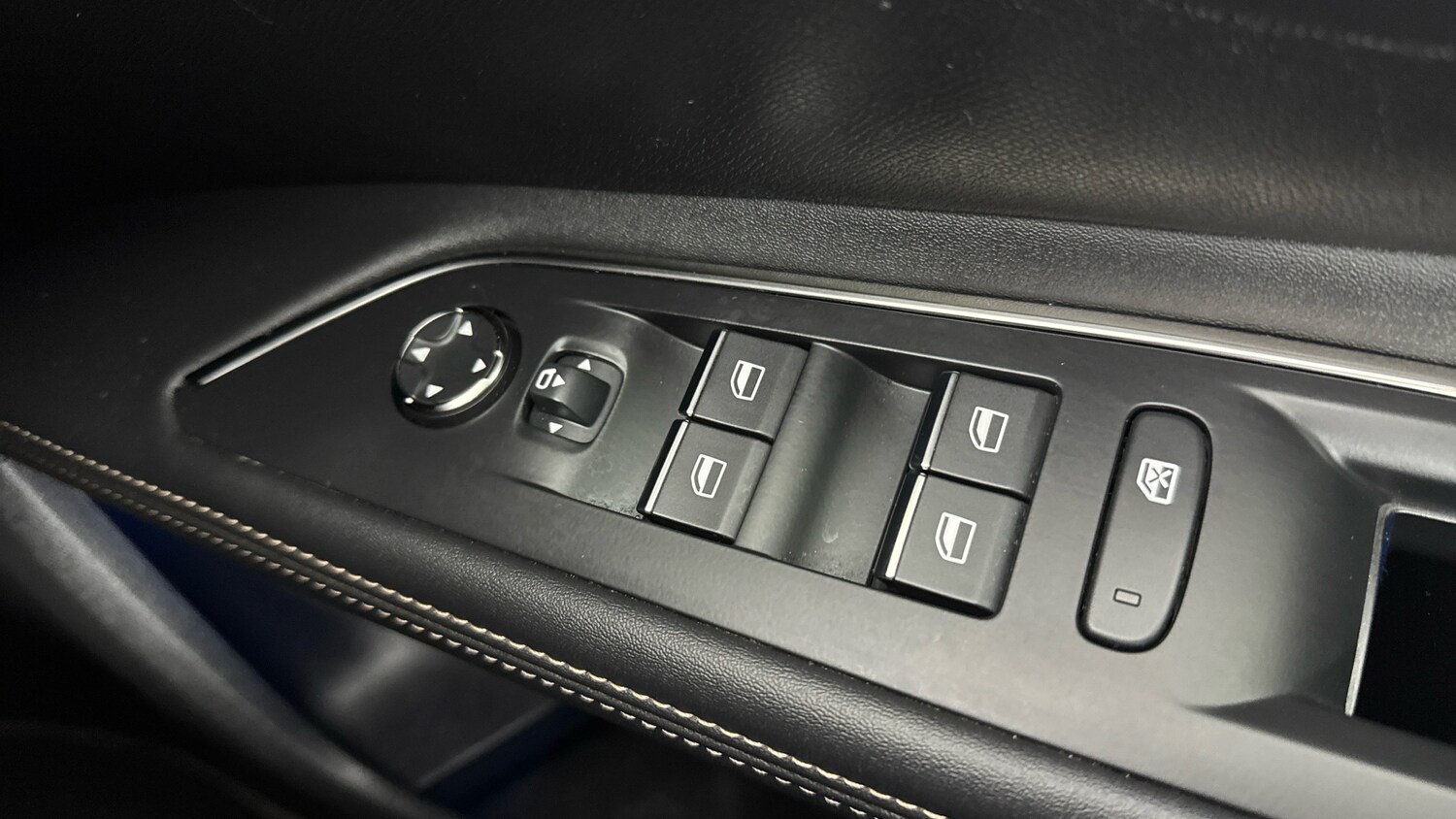 Used Peugeot 3008 2022 for sale - 76030052: Photo 24
