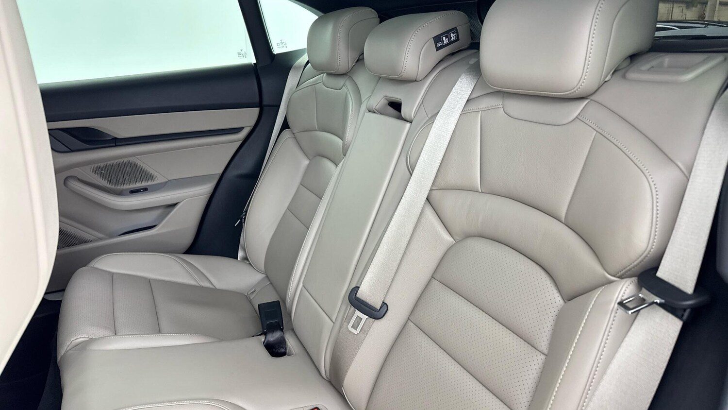 Used Porsche Taycan 2022 for sale - 77377302: Photo 14