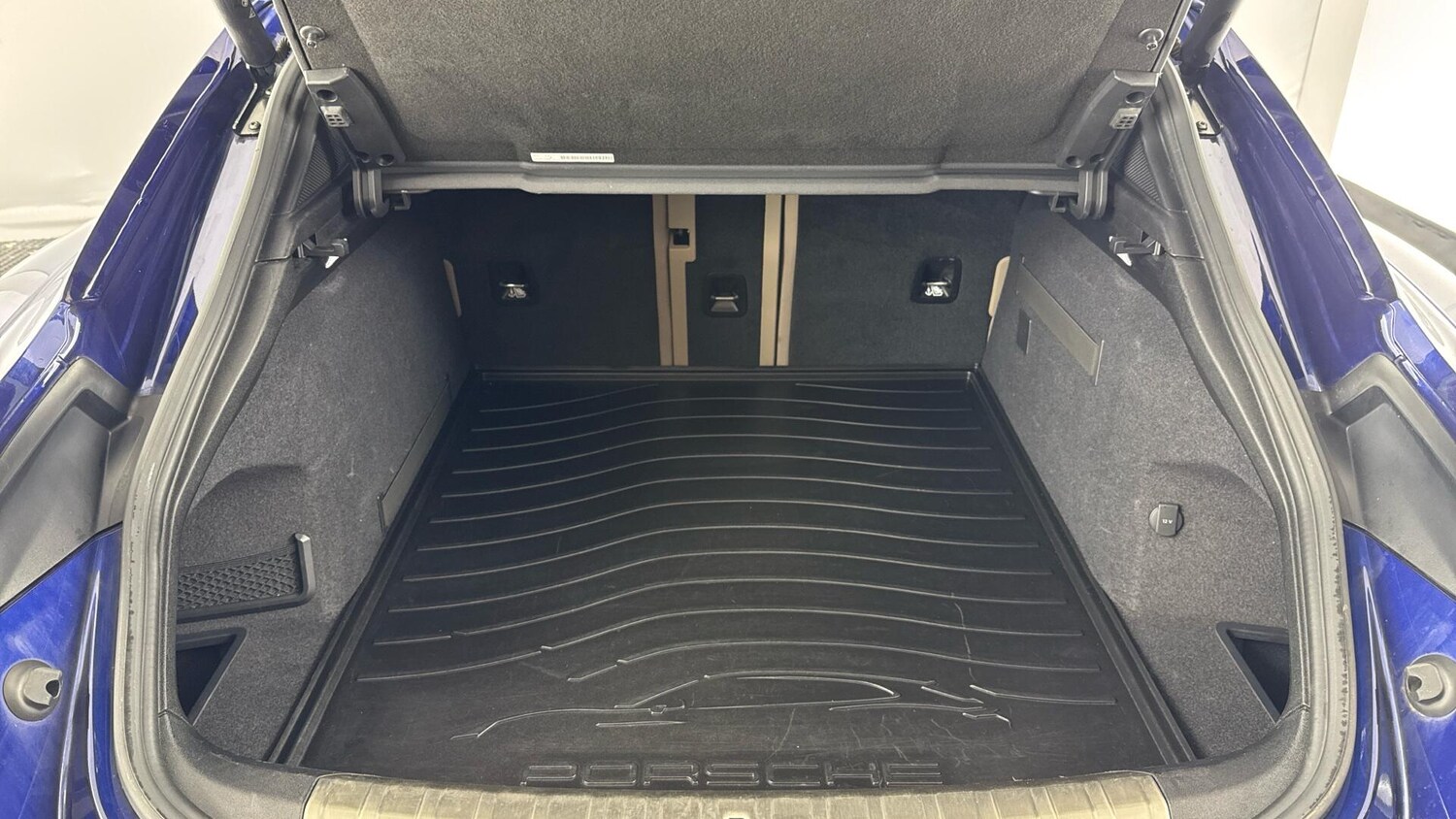 Used Porsche Taycan 2022 for sale - 77377302: Photo 15