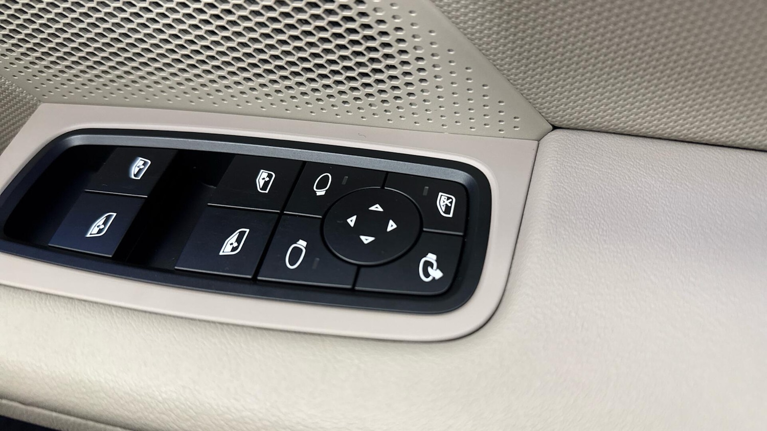 Used Porsche Taycan 2022 for sale - 77377302: Photo 33