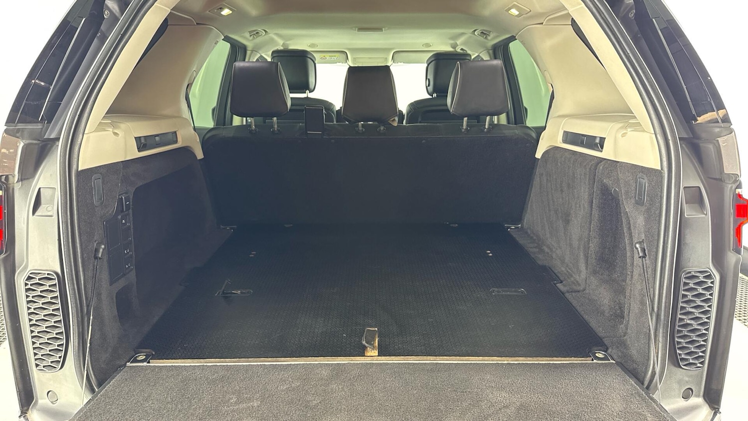 Used Land Rover Discovery 2021 for sale - 77957877: Photo 15