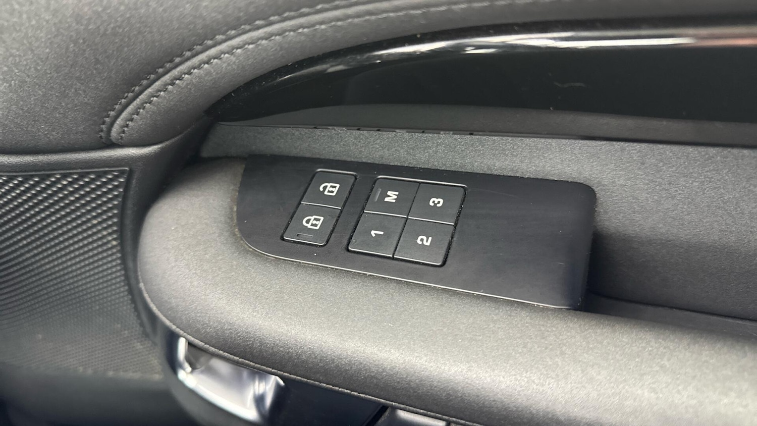 Used Land Rover Discovery 2021 for sale - 77957877: Photo 21