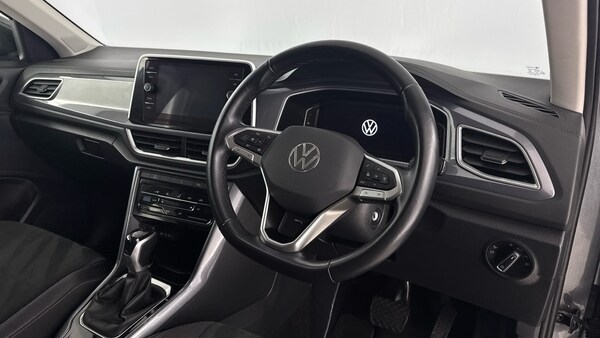 Used Volkswagen T-Roc 2024 for sale - 76040345: Photo 44