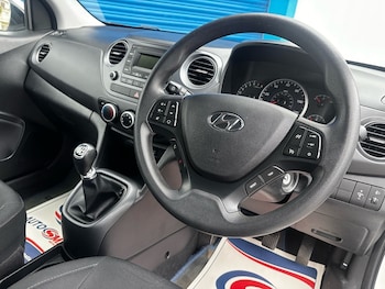 Used Hyundai i10 2017 for sale - 79005501: Photo