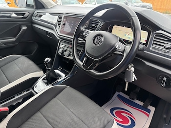 Used Volkswagen T-Roc 2018 for sale - 78583682: Photo