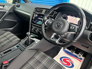Used Volkswagen Golf 2017 for sale - 78598788: Photo