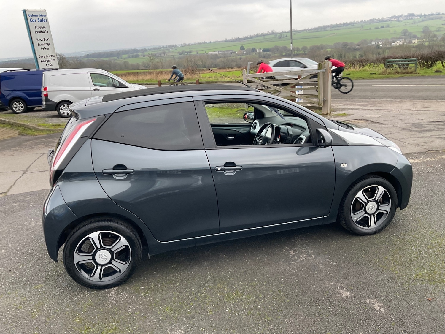 Used Toyota AYGO 2016 for sale - 77366839: Photo 2