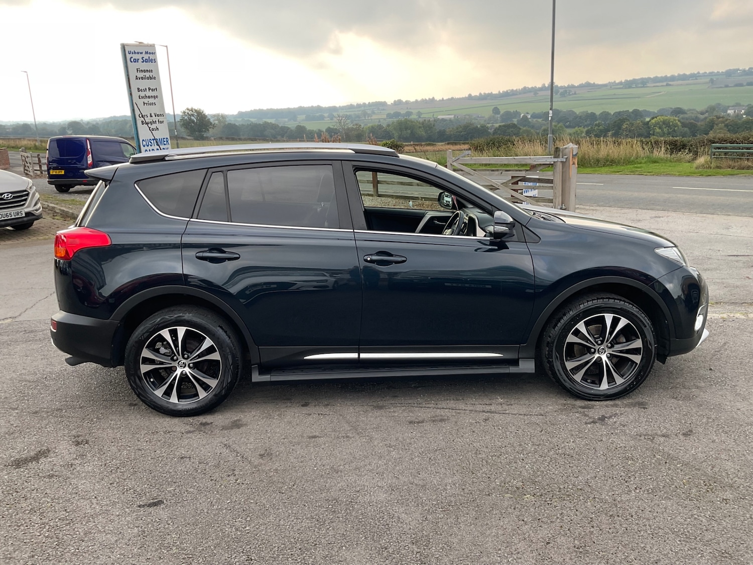 Used Toyota RAV4 2015 for sale - 76100931: Photo 2