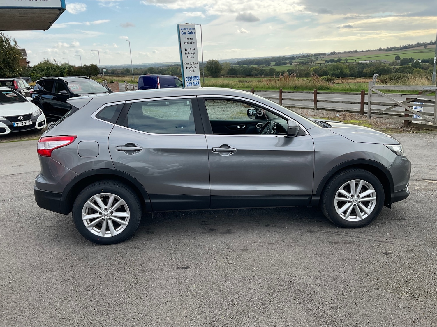 Used Nissan Qashqai 2014 for sale - 76127921: Photo 2