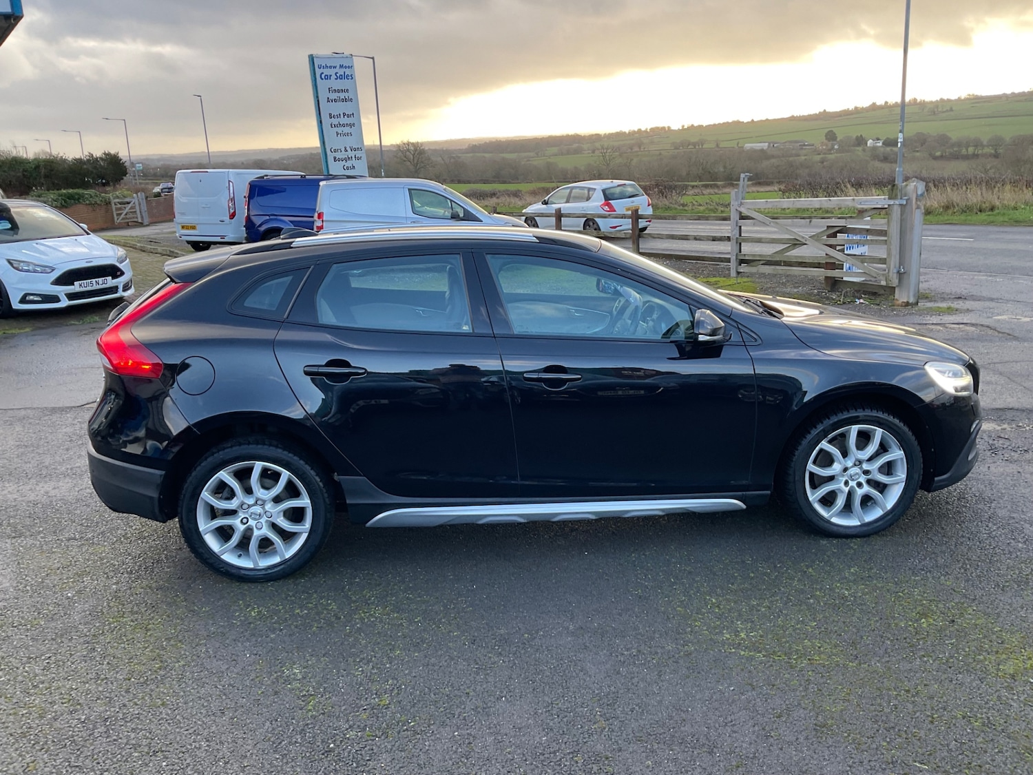 Used Volvo V40 2018 for sale - 77168786: Photo 2