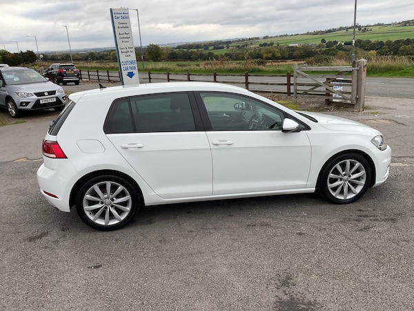 Used Volkswagen Golf 2017 for sale - 76275067: Photo 2