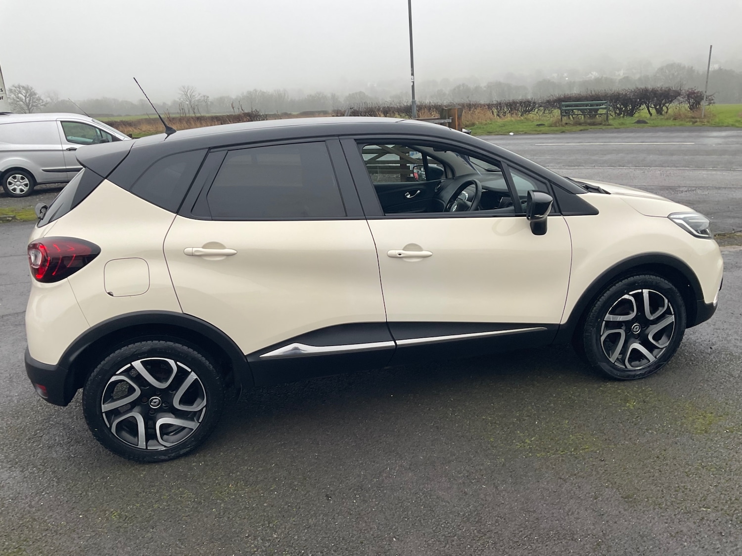 Used Renault Captur 2017 for sale - 77245316: Photo 2