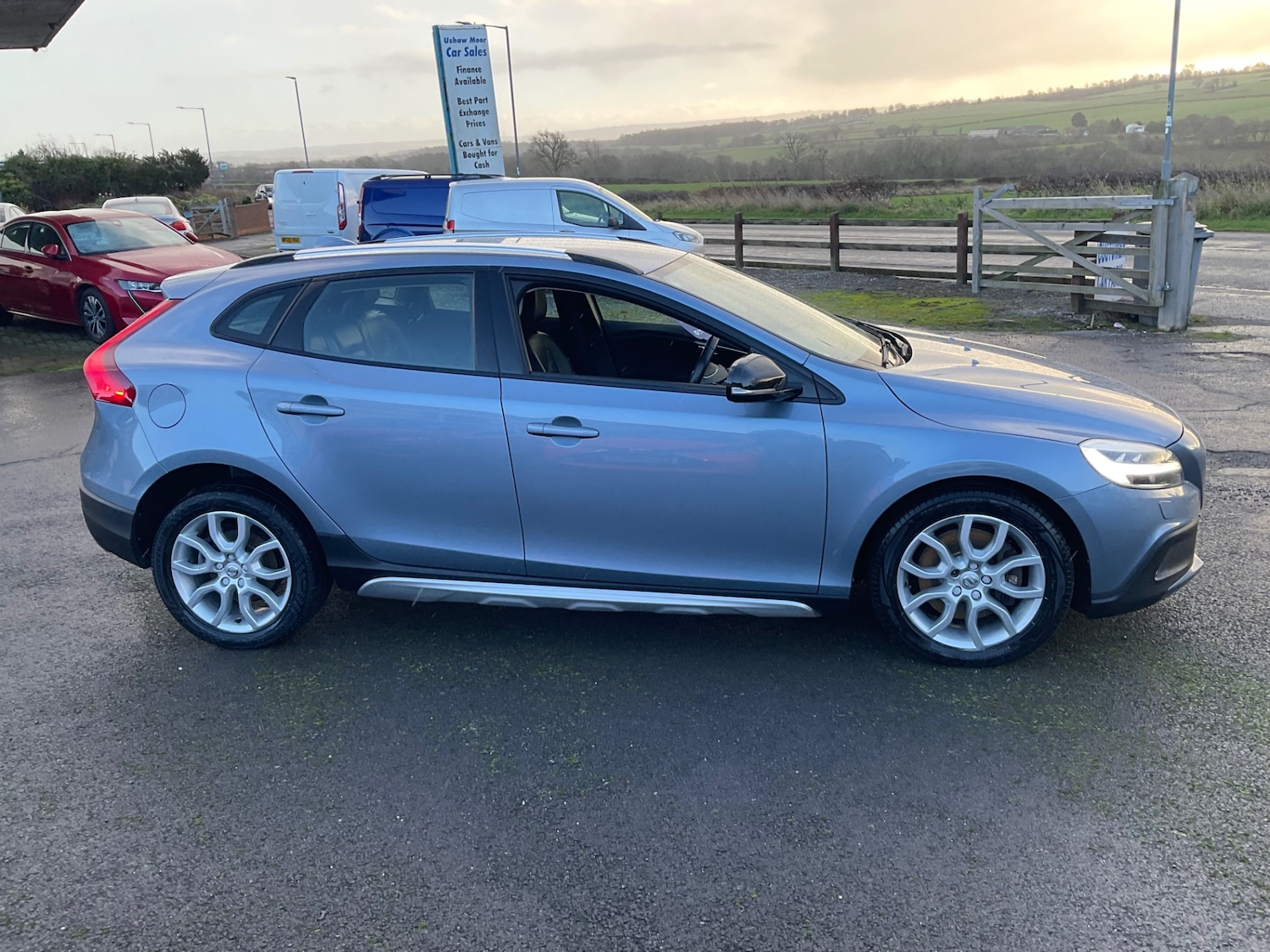 Used Volvo V40 2018 for sale - 77003399: Photo 2