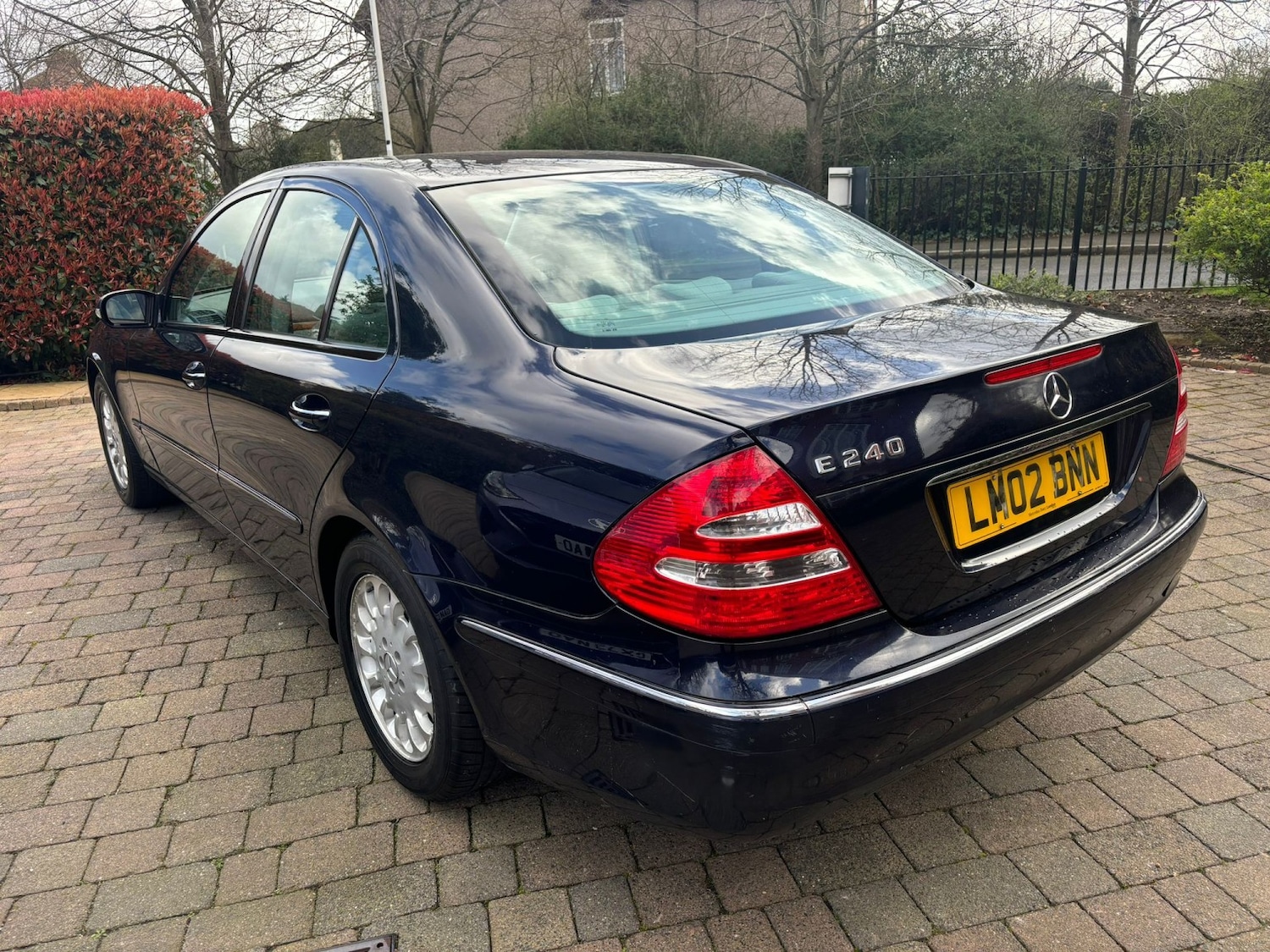 Used Mercedes-Benz E Class 2002 for sale - 77567492: Photo 2