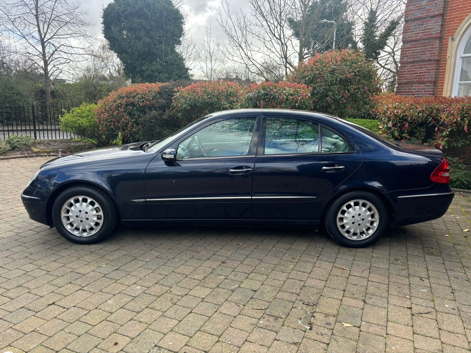 Used Mercedes-Benz E Class 2002 for sale - 77567492: Photo 5