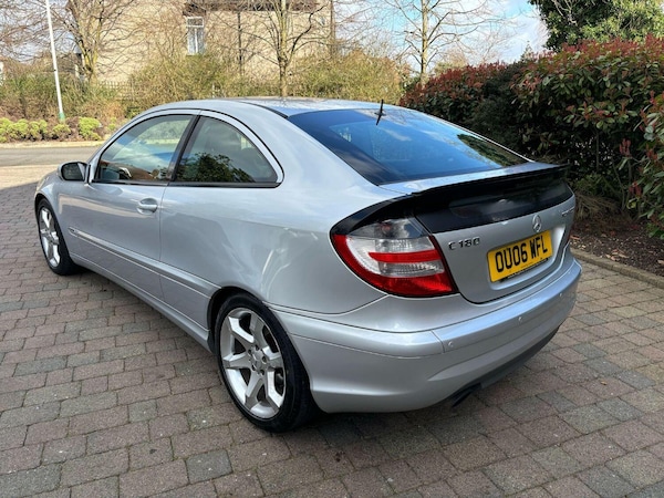 Used Mercedes-Benz C-Class 2006 for sale - 74067678: Photo 2