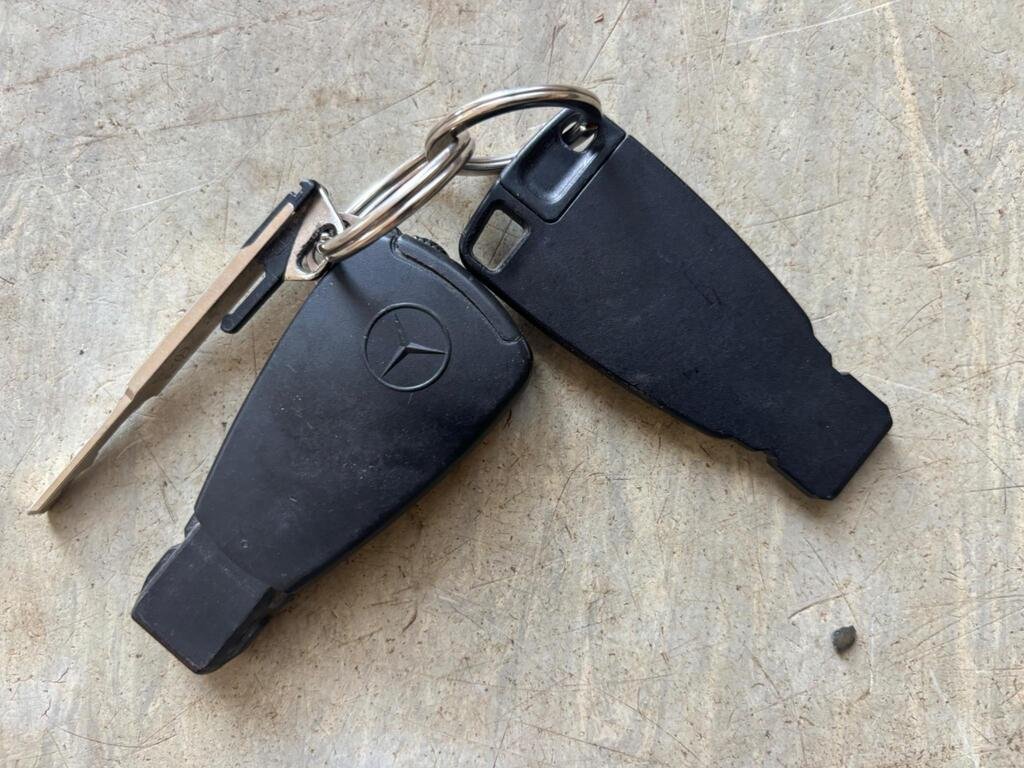 Used Mercedes-Benz E Class 1999 for sale - 76517816: Photo 28