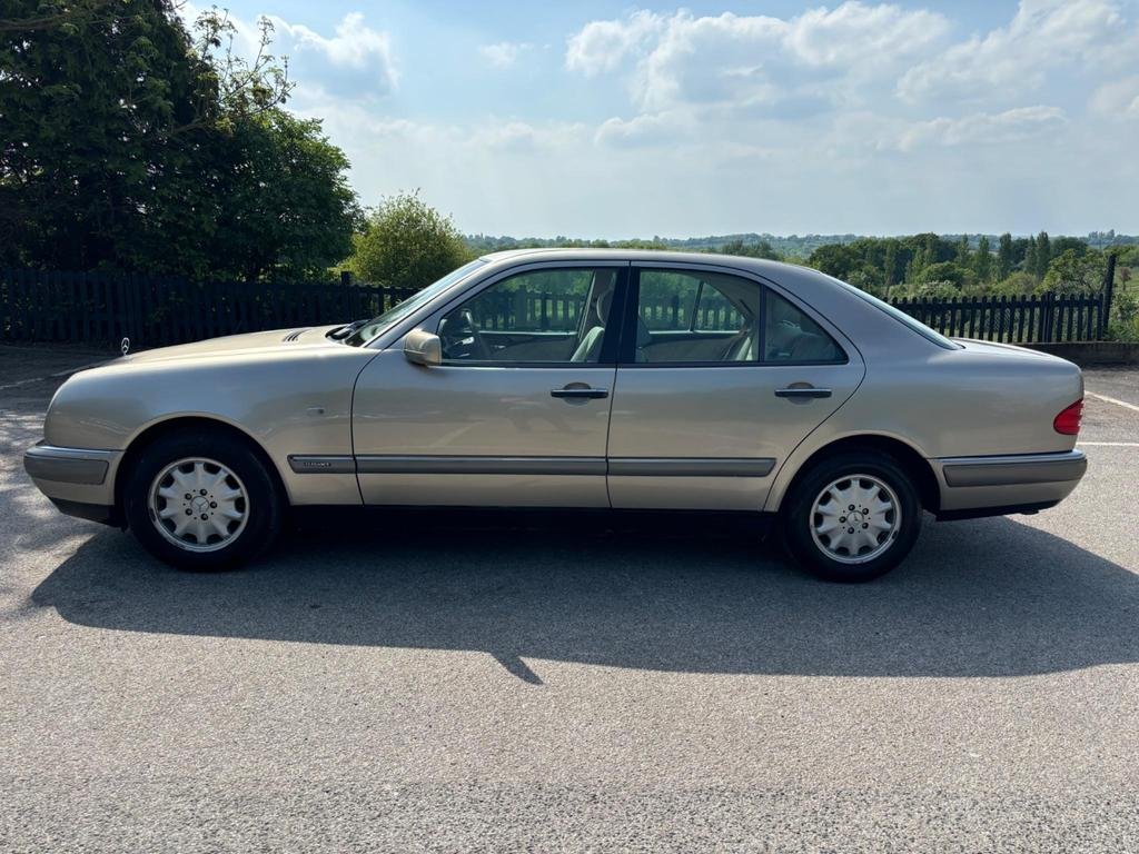 Used Mercedes-Benz E Class 1999 for sale - 76517816: Photo 8
