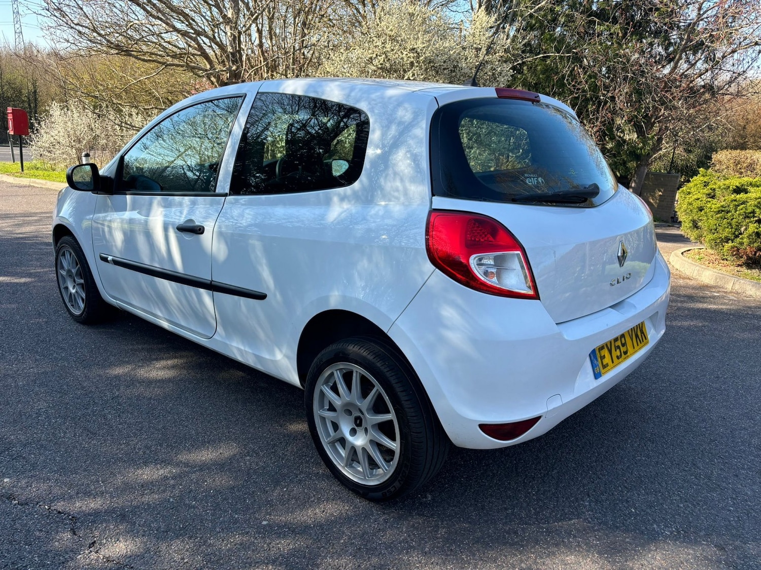 Used Renault Clio 2009 for sale - 76598766: Photo 2