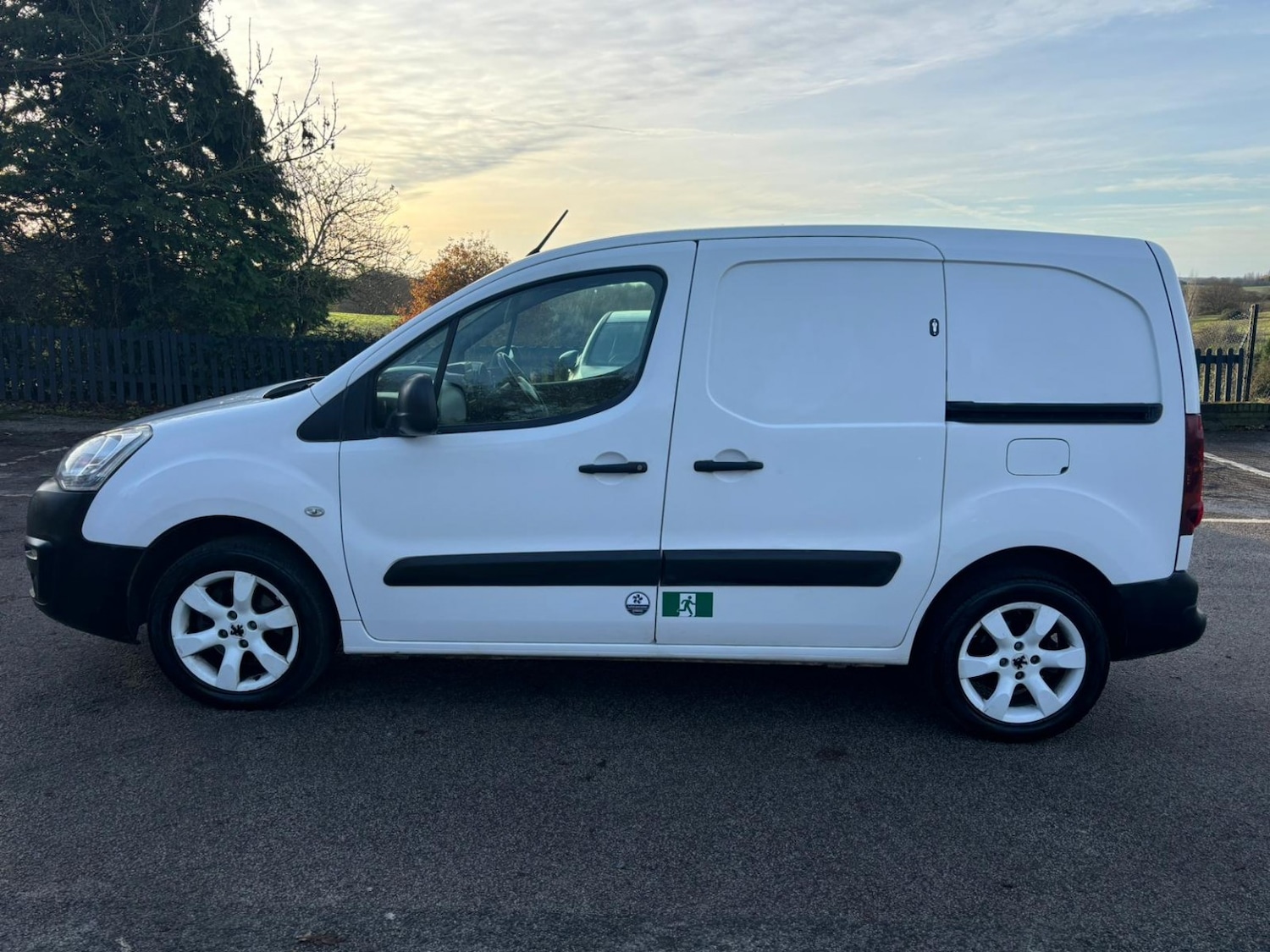 Used Peugeot Partner 2017 for sale - 76940080: Photo 7