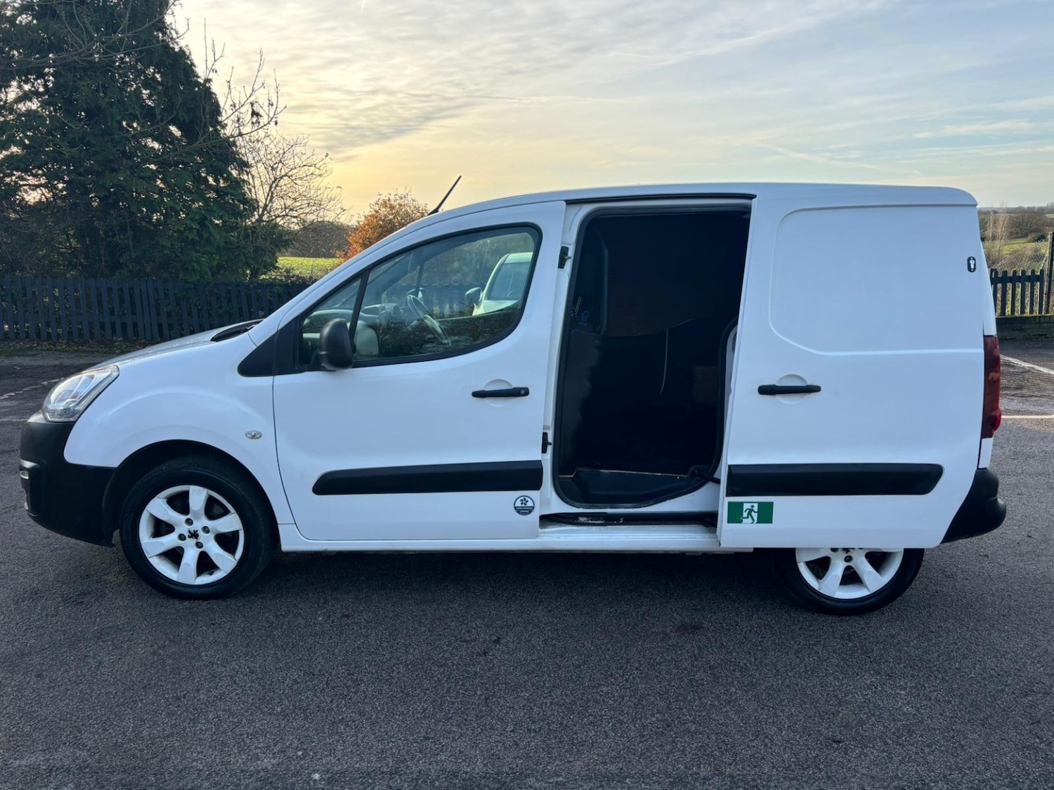 Used Peugeot Partner 2017 for sale - 76940080: Photo 8