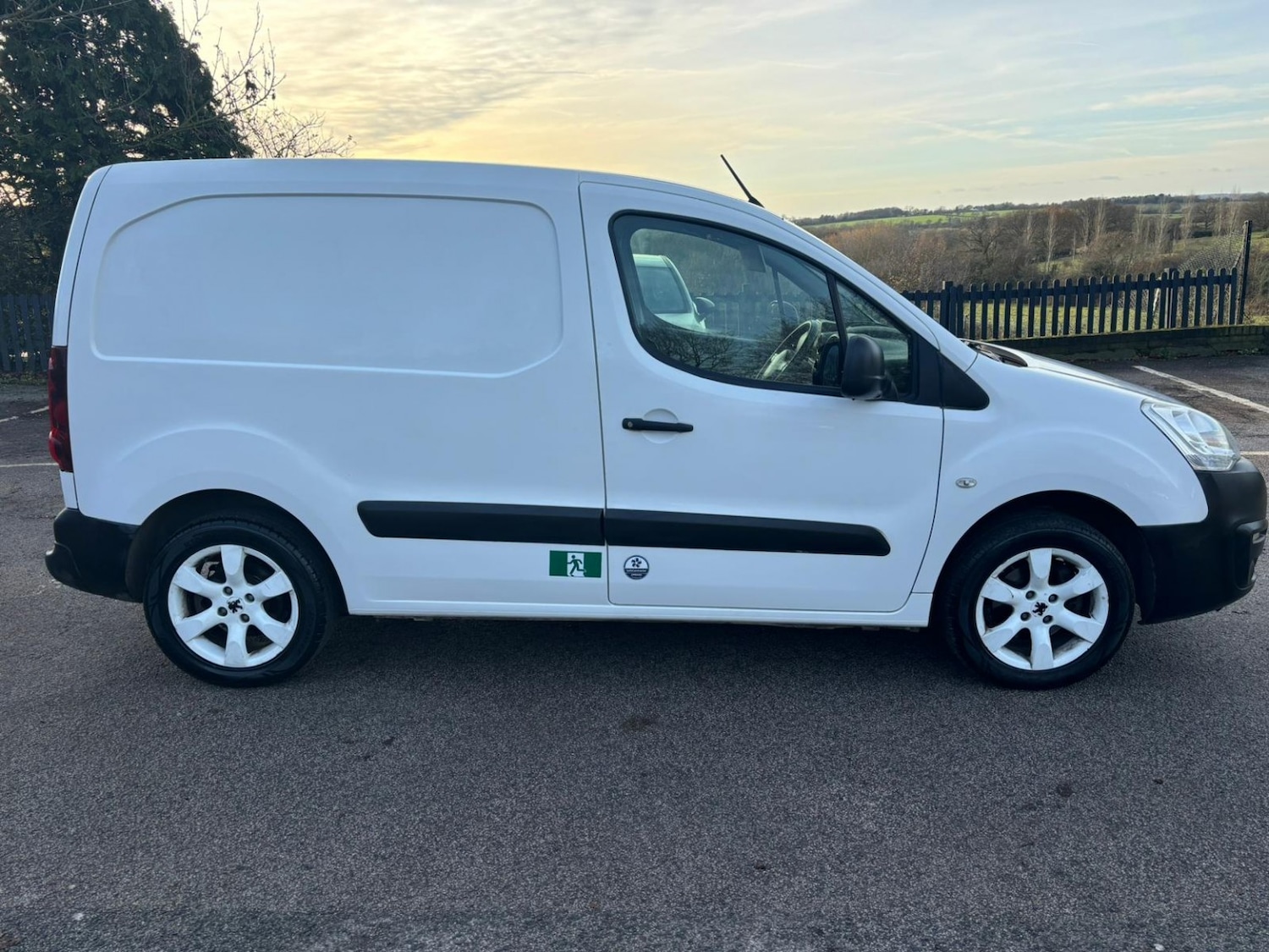 Used Peugeot Partner 2017 for sale - 76940080: Photo 9