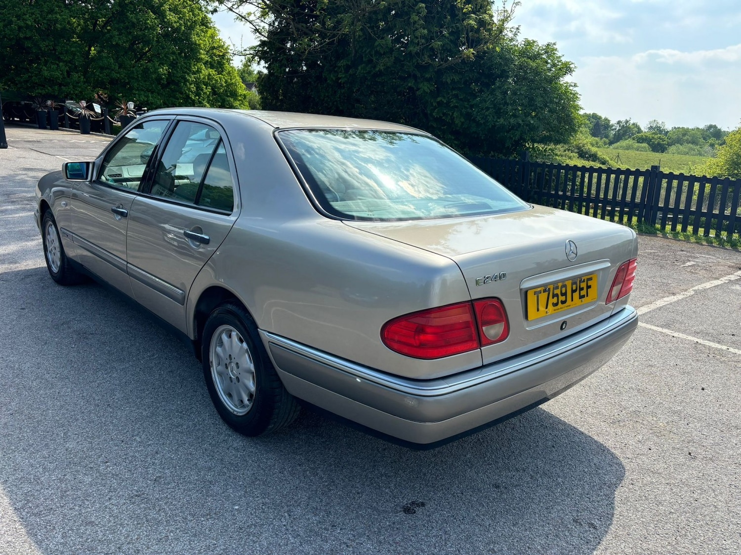 Used Mercedes-Benz E Class 1999 for sale - 77329248: Photo 2