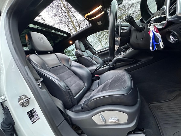 Used Porsche Cayenne 2017 for sale - 75378434: Photo 2