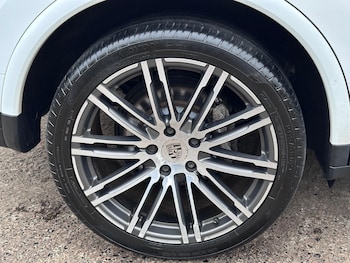 Used Porsche Cayenne 2017 for sale - 75378434: Photo
