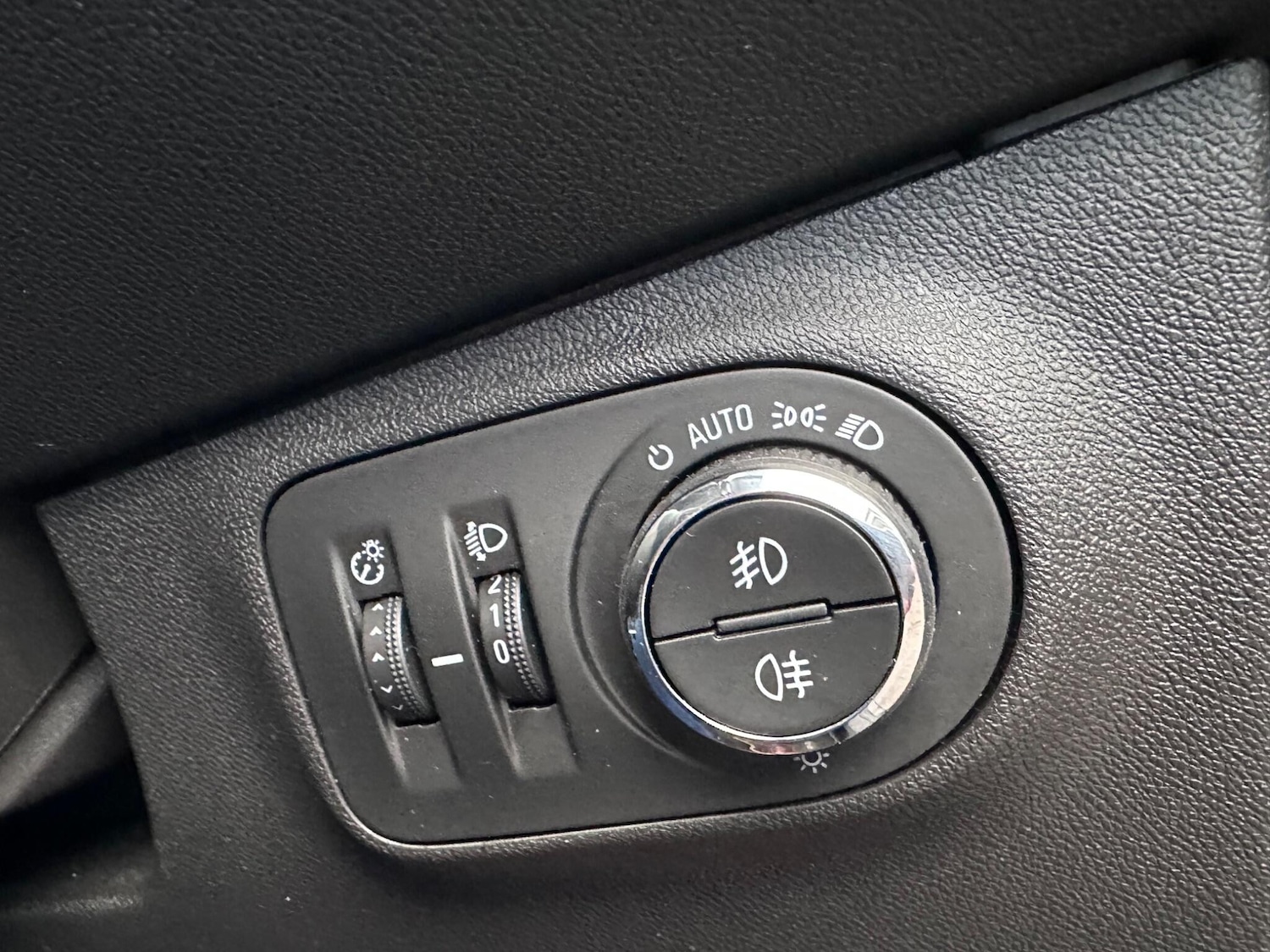 Used Vauxhall Corsa 2018 for sale - 76912779: Photo 5