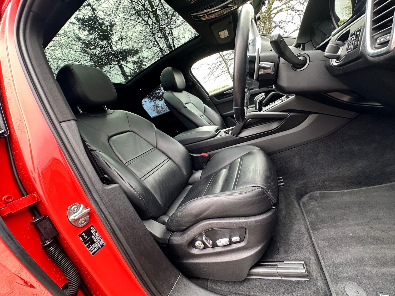 Used Porsche Cayenne for sale - 76270745: Photo 2