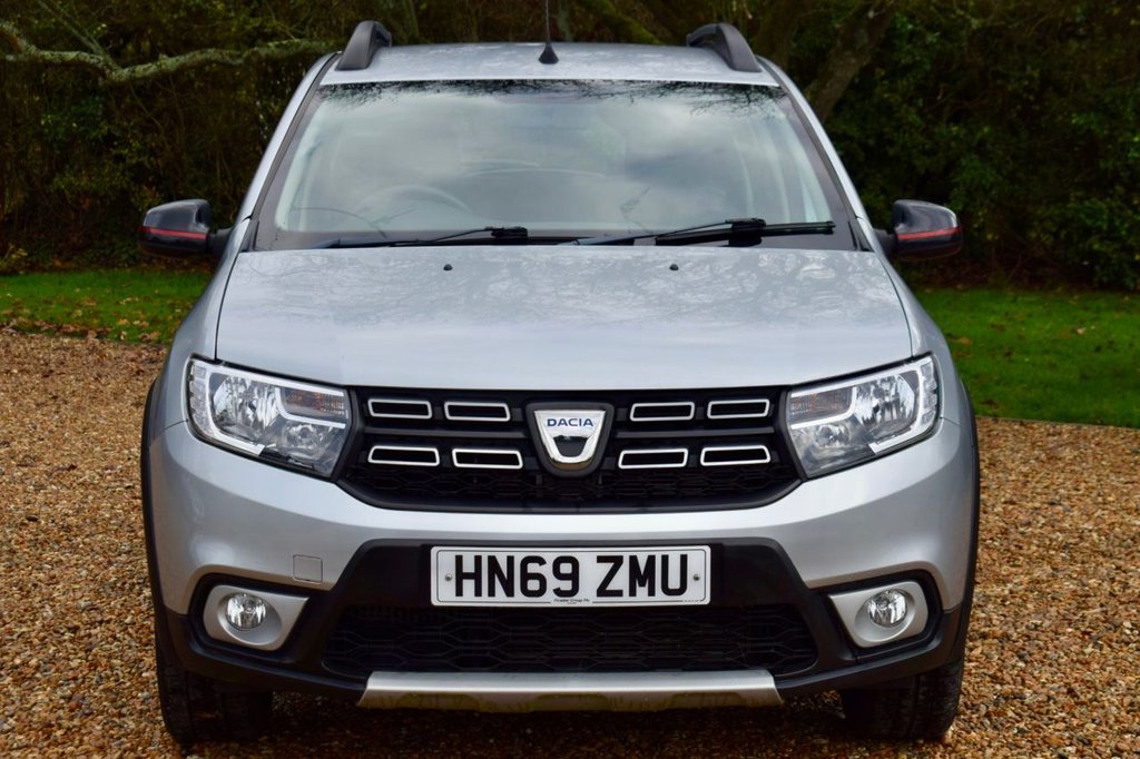 Used Dacia Sandero Stepway 2019 for sale - 76610282: Photo 2