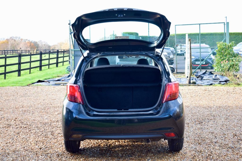 Used Toyota Yaris 2015 for sale - 76950363: Photo 12