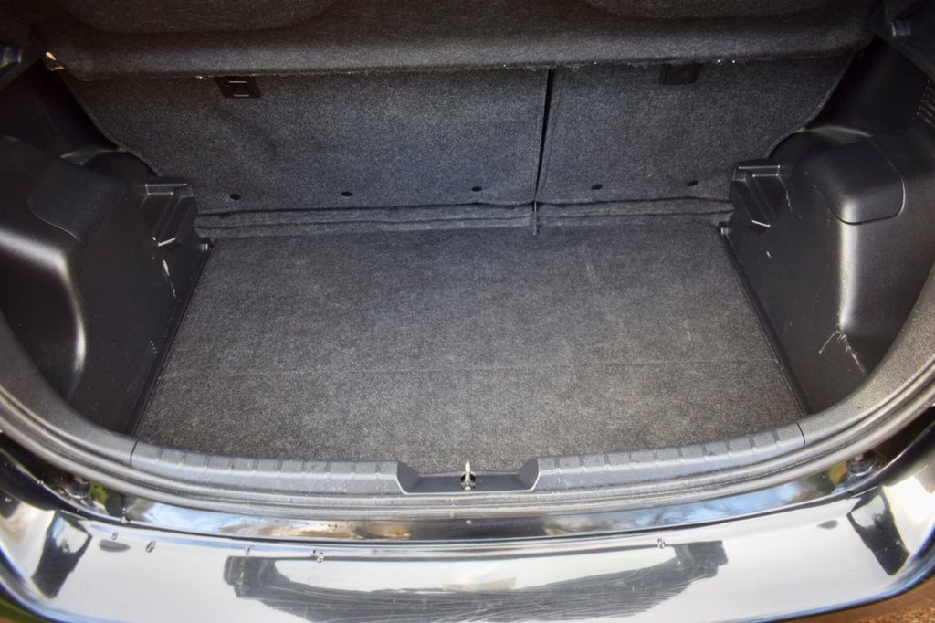 Used Toyota Yaris 2015 for sale - 76950363: Photo 13