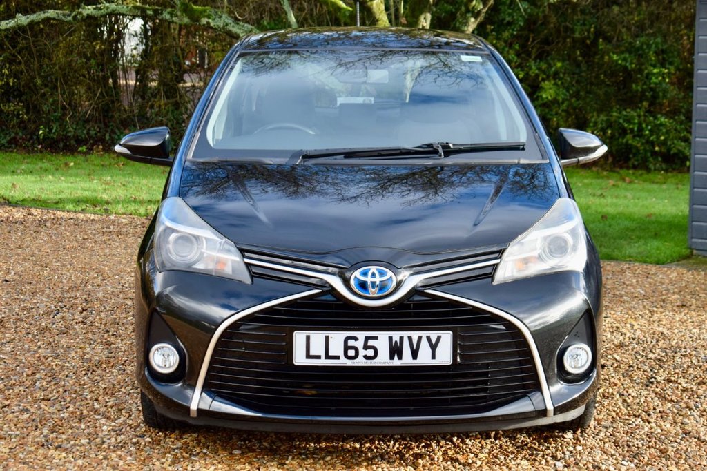 Used Toyota Yaris 2015 for sale - 76950363: Photo 2