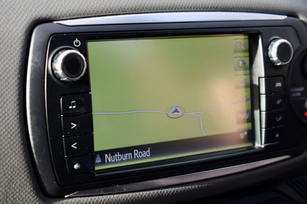 Used Toyota Yaris 2015 for sale - 76950363: Photo 38