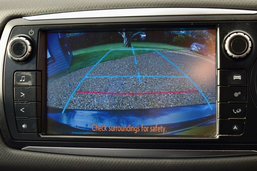 Used Toyota Yaris 2015 for sale - 76950363: Photo 49