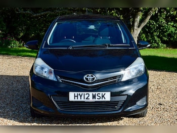 Used Toyota Yaris 2012 for sale - 76202153: Photo