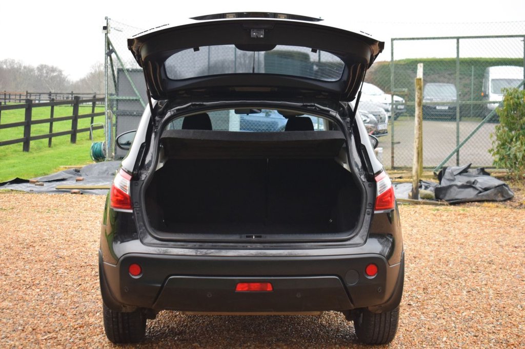 Used Nissan Qashqai 2014 for sale - 77038350: Photo 11