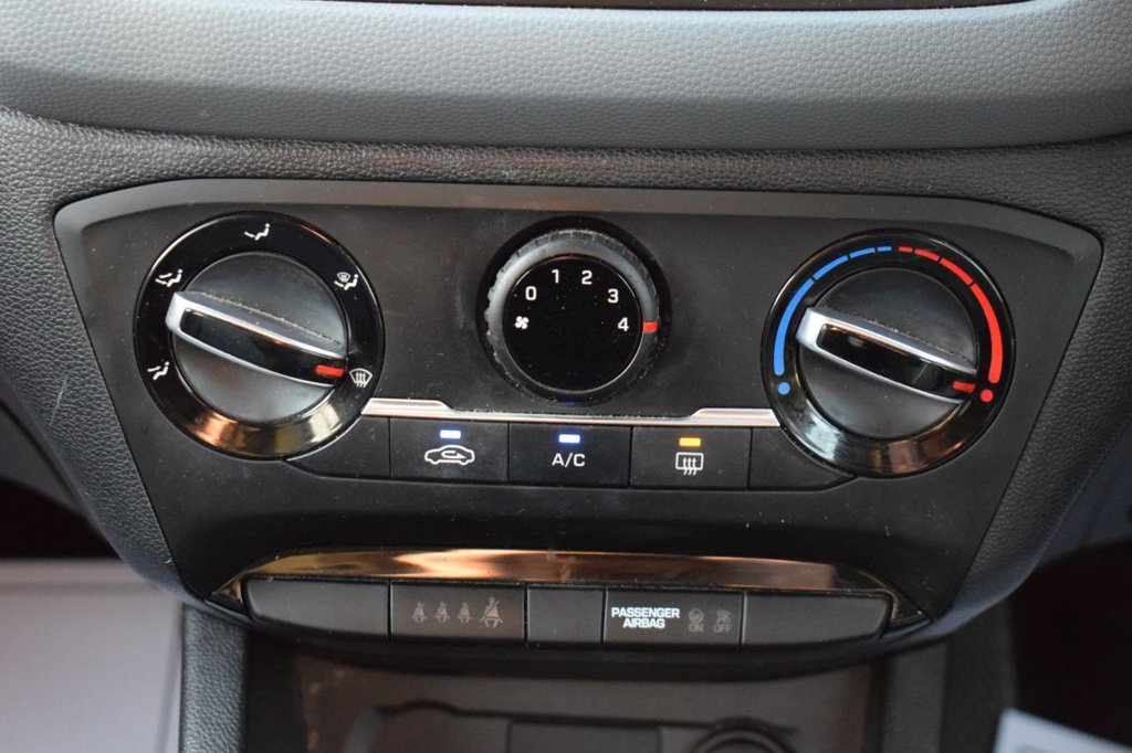 Used Hyundai i20 2017 for sale - 77014431: Photo 40