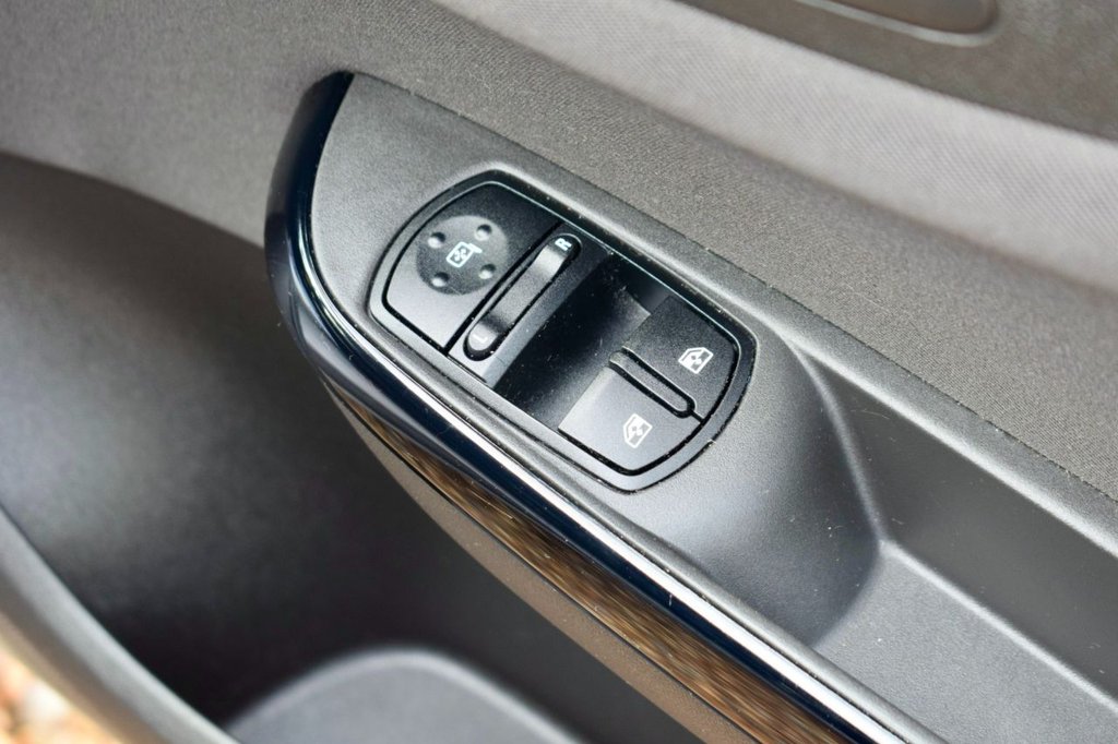 Used Vauxhall Corsa 2015 for sale - 76417388: Photo 22