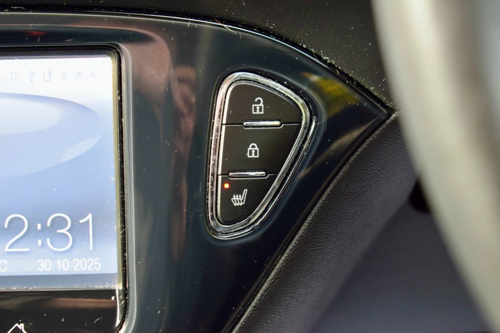 Used Vauxhall Corsa 2015 for sale - 76417388: Photo 47