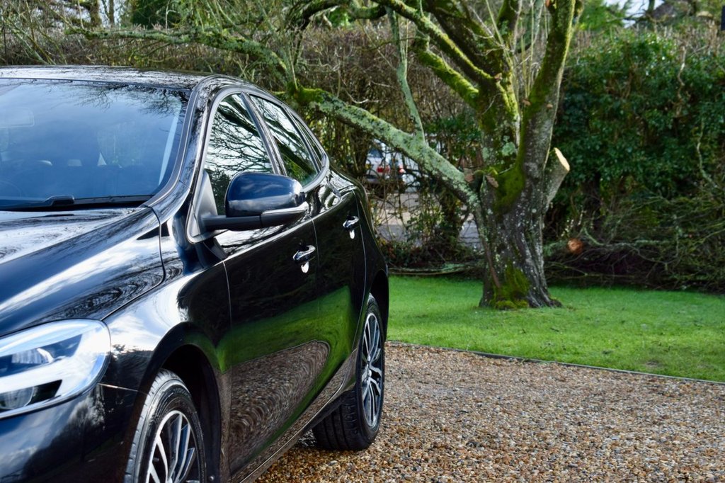 Used Volvo V40 2018 for sale - 77394379: Photo 18