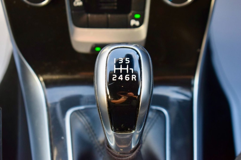 Used Volvo V40 2018 for sale - 77394379: Photo 35