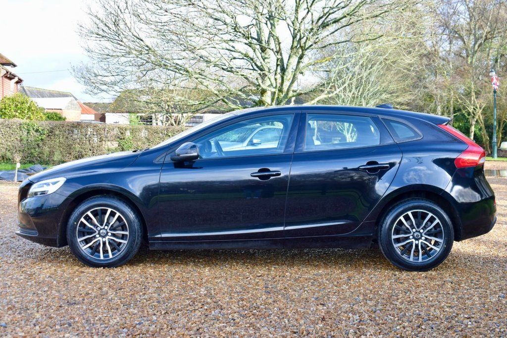 Used Volvo V40 2018 for sale - 77394379: Photo 7