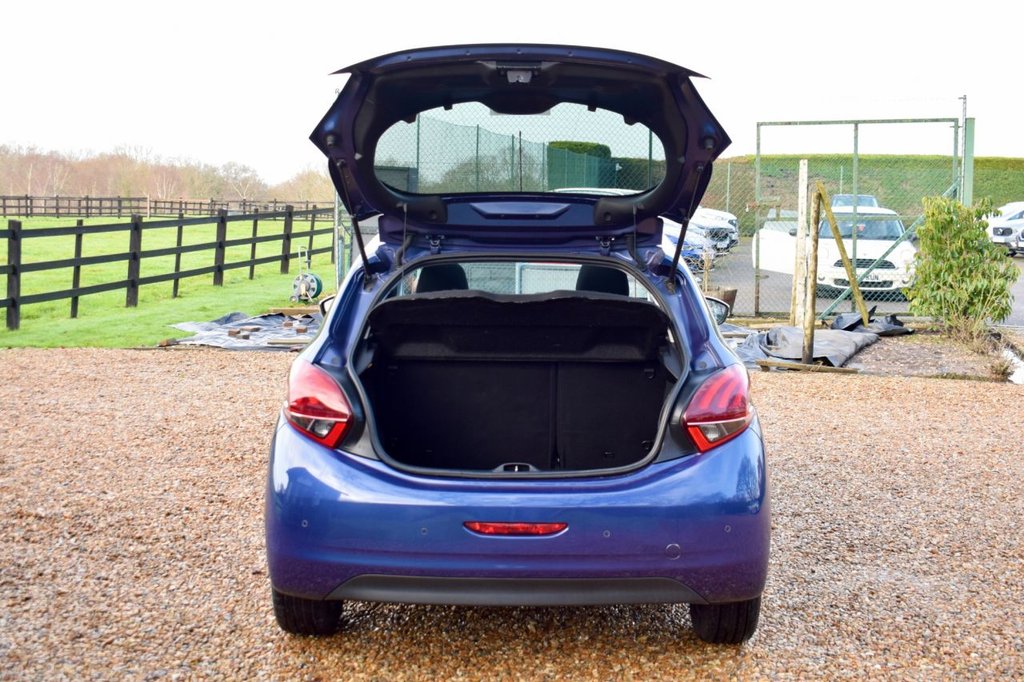 Used Peugeot 208 2017 for sale - 77383968: Photo 12