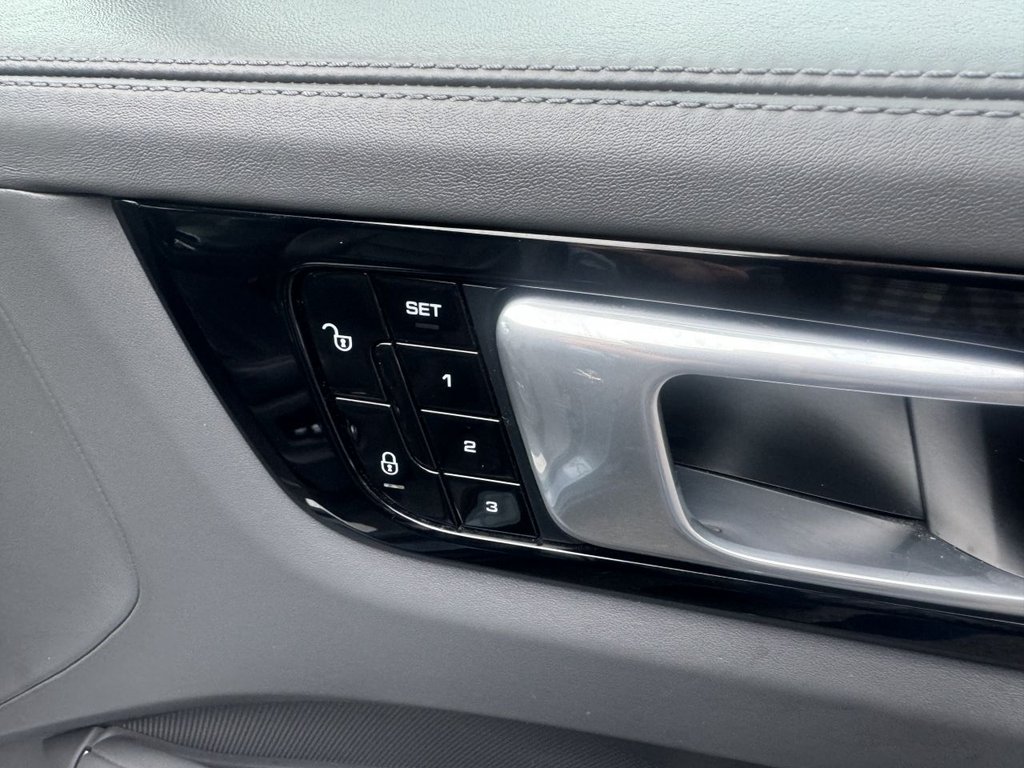 Used Porsche Cayenne 2018 for sale - 77427806: Photo 9