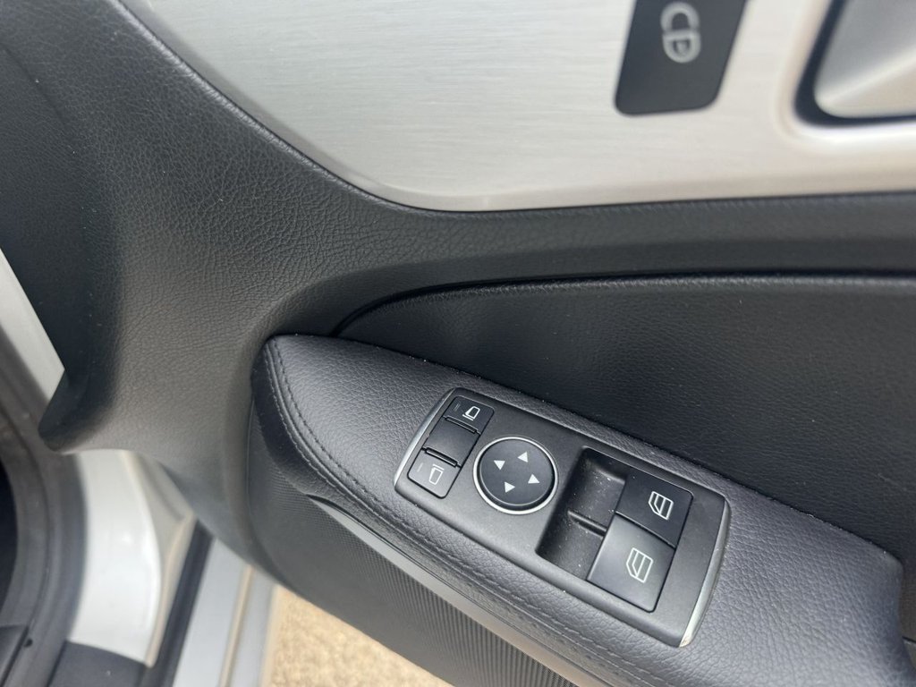 Used Mercedes-Benz SLK 2014 for sale - 76634998: Photo 9